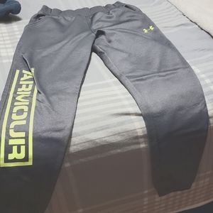 UNDER ARMOUR boys size XL